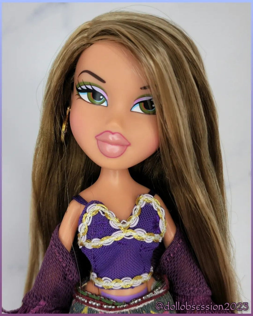 Bratz Dolls - Series 3 - FIANNA fashion Doll with 2 outfits