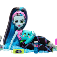 Monster High - Creepover Party - Frankie Stein Doll with Pet Dog Watzie